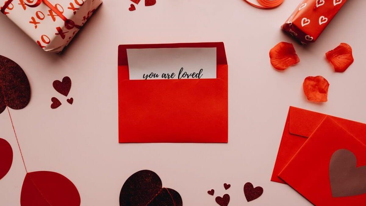 20+ Funny Valentines Poems for Valentine’s Day for Adults