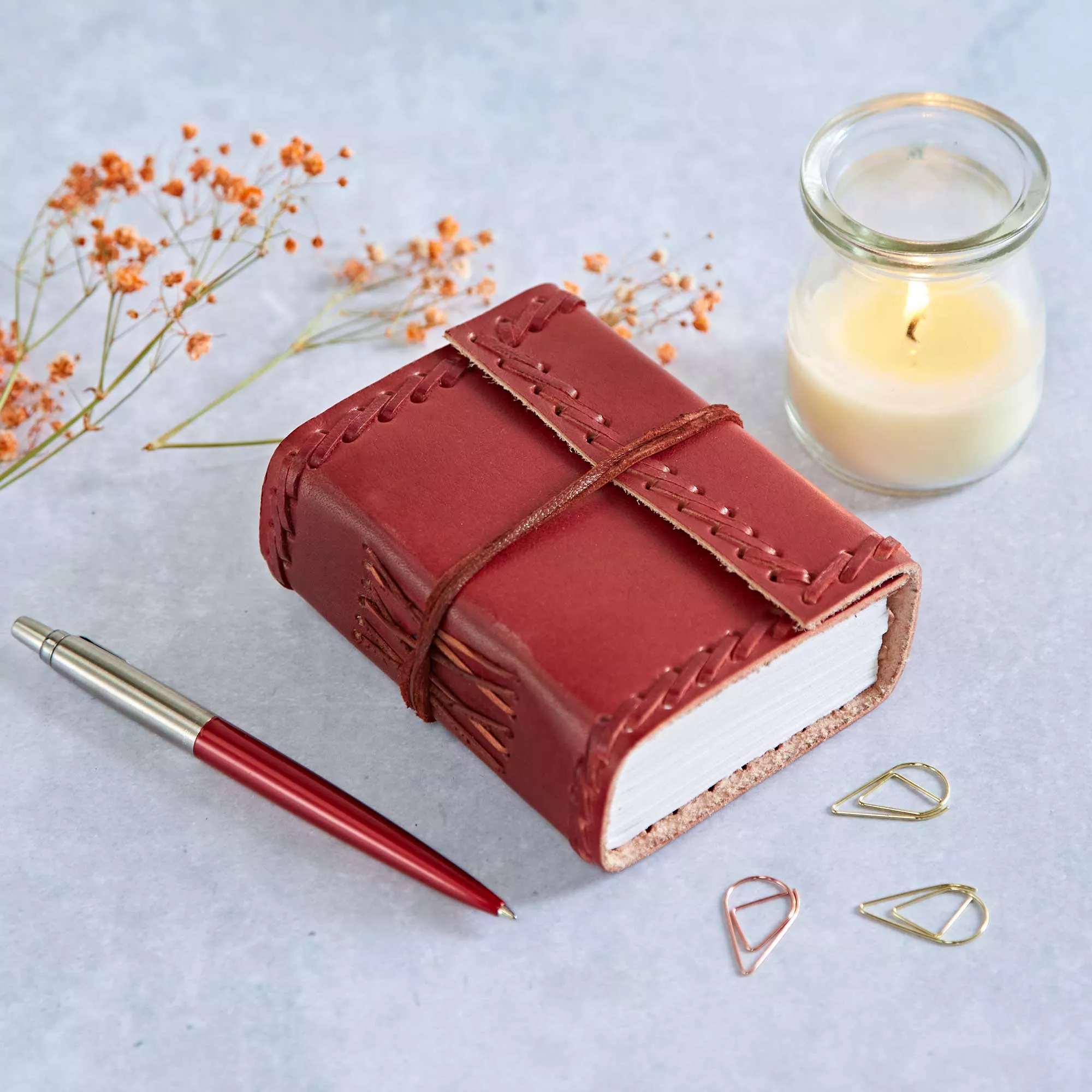 Unique Birthday Gift Ideas for 40th Female Friends Who Love Books