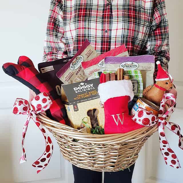 Homemade DIY Mother's Day Gift Basket Ideas for A Pet Lover