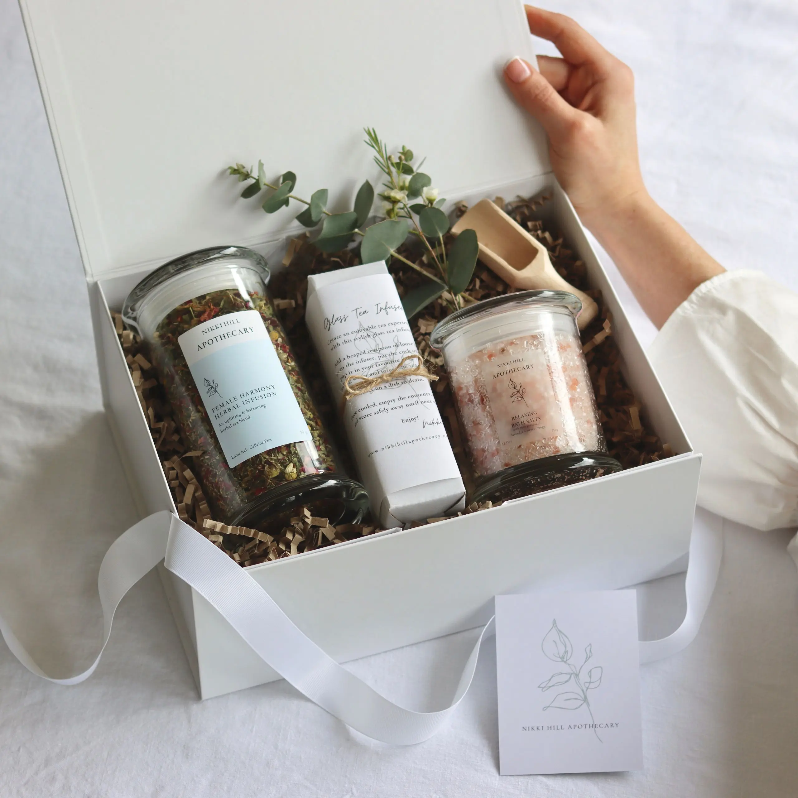 Delight the expectant mother with a set of herbal teas and infusions