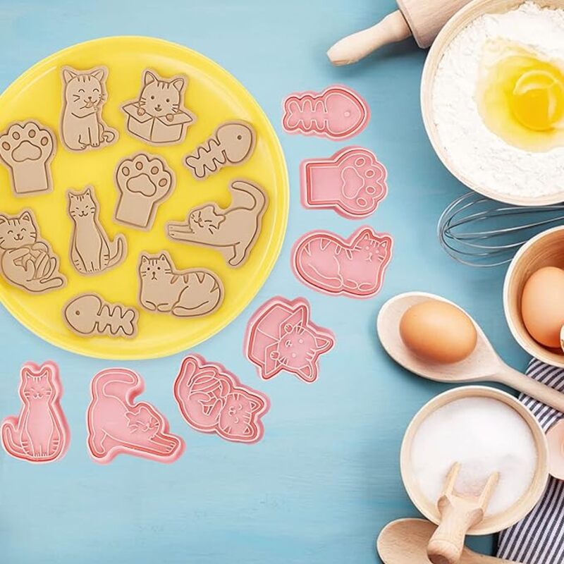 Inspire her culinary creativity with a set of cat-shaped cookie cutters