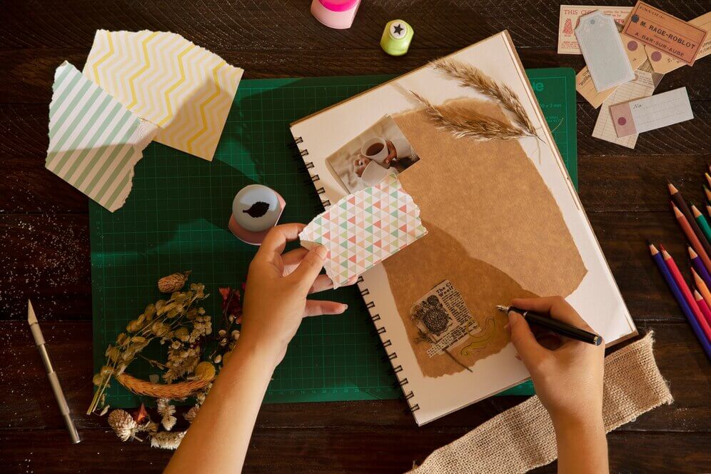 Craft Gift Ideas for Mother's Day: Handmade Scrapbook