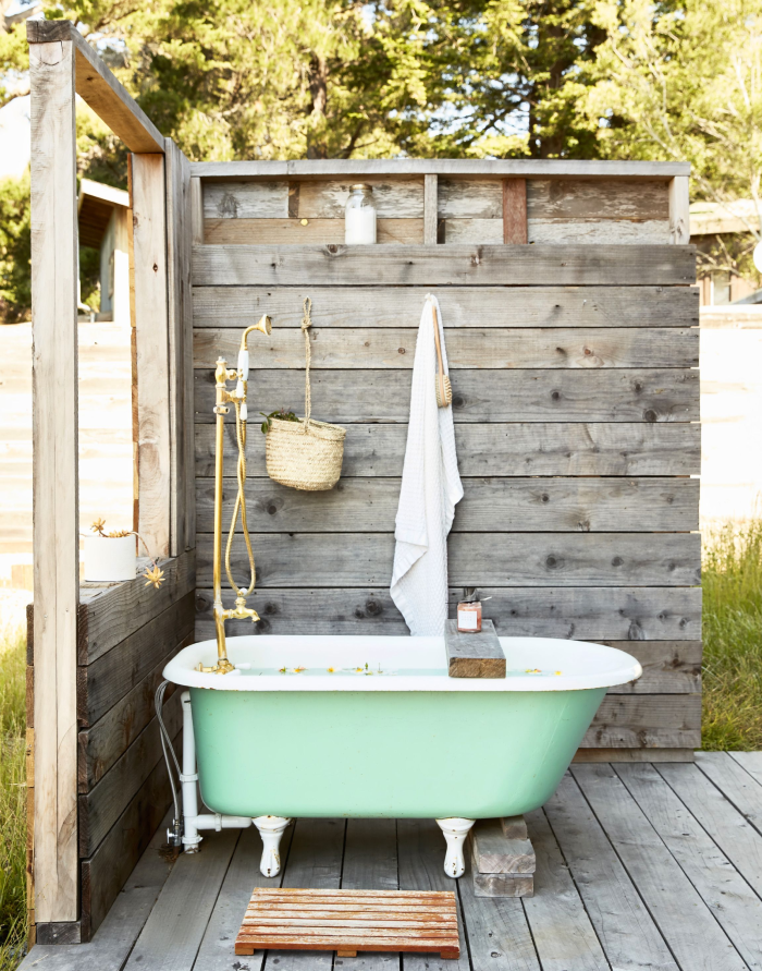 Outdoor Pool Showers DIY